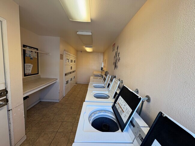 cuarto de lavandería - Sandpointe Apartment Homes