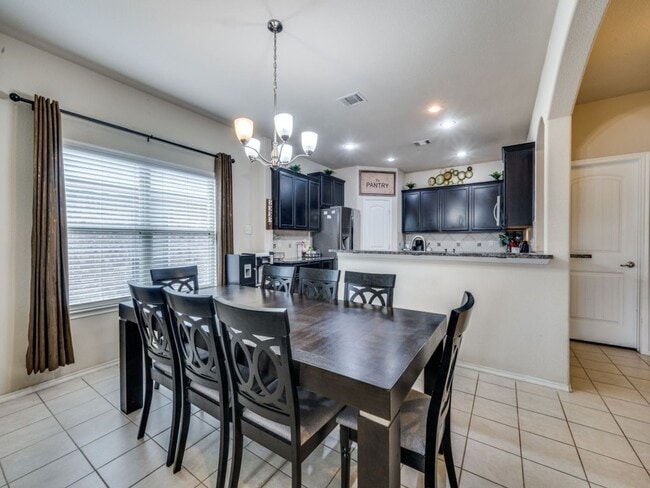 Foto del edificio - 8920 Deadwood Ln