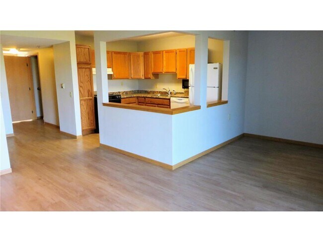 Building Photo - 1641 Summerfield Dr