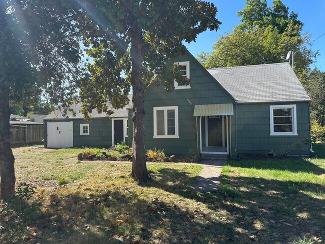 Updated 4 bedroom home on a huge lot! - Updated 4 bedroom home on a huge lot!