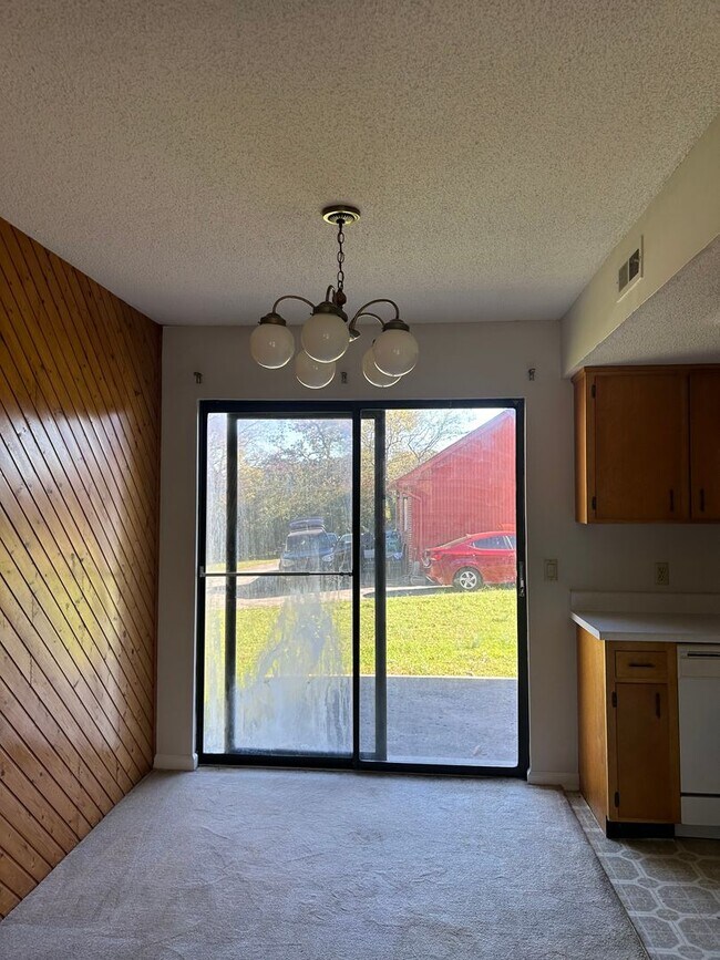 Building Photo - 404 Alice Dr