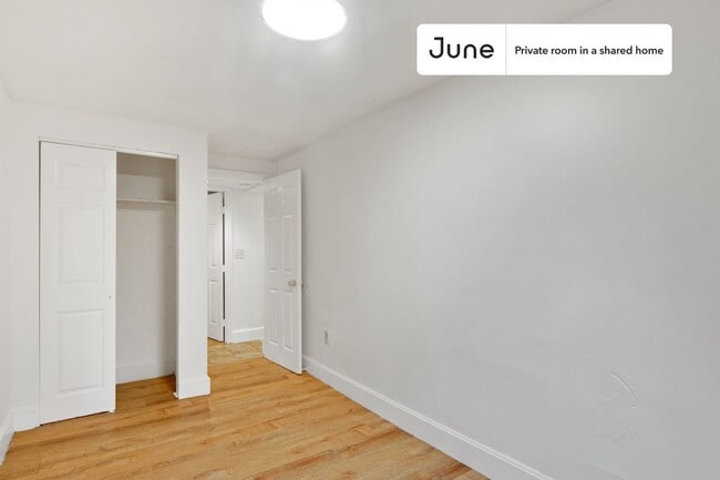 Building Photo - Room in Shared 3 bed/1 bath home