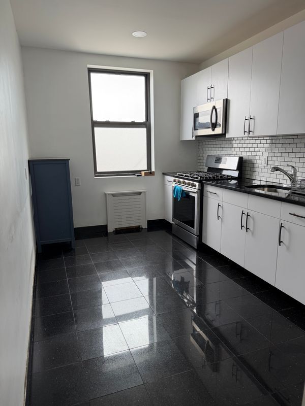 Foto del edificio - 31-21 87th St
