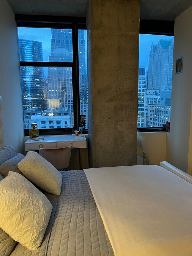 Foto del edificio - 235 W Van Buren St