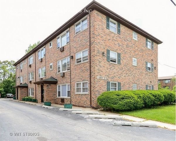Building Photo - 1369 River Dr