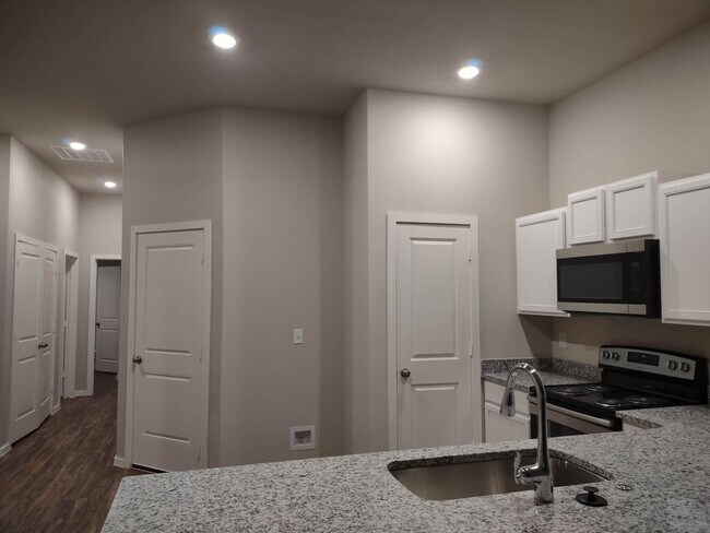 Foto del edificio - 2121 N Jayton Ave