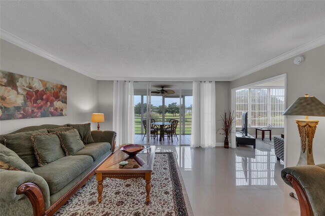 Foto del edificio - 3001 S Course Dr