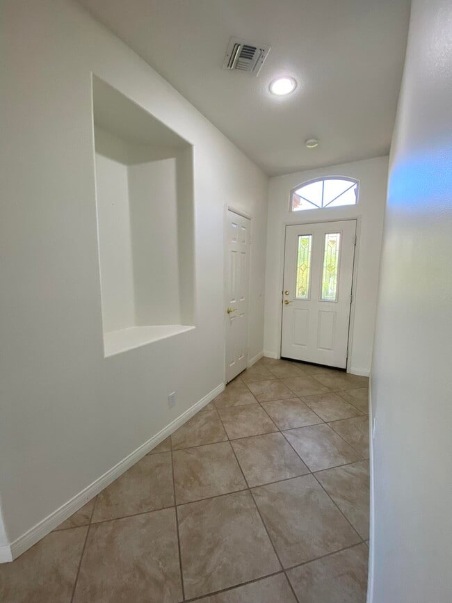 Foto del edificio - 45385 Big Canyon St