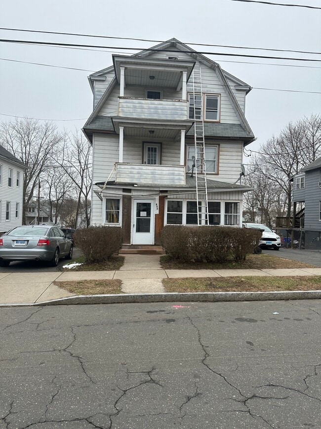 Building Photo - 654 High St