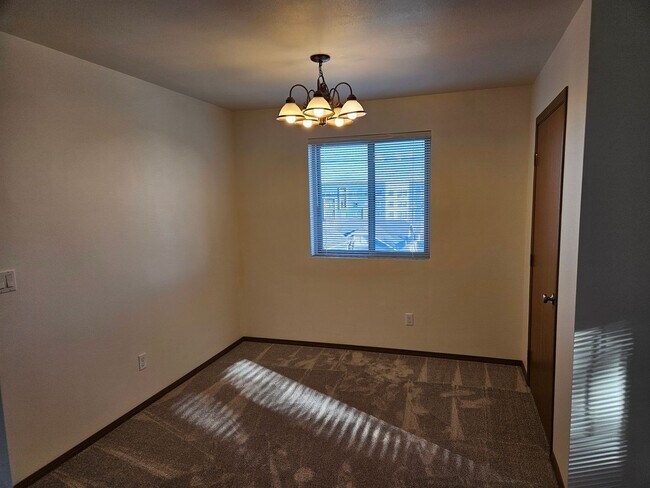 Building Photo - 3213 Oaks Avenue