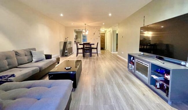 Building Photo - 2 bedroom in Chicago IL 60630