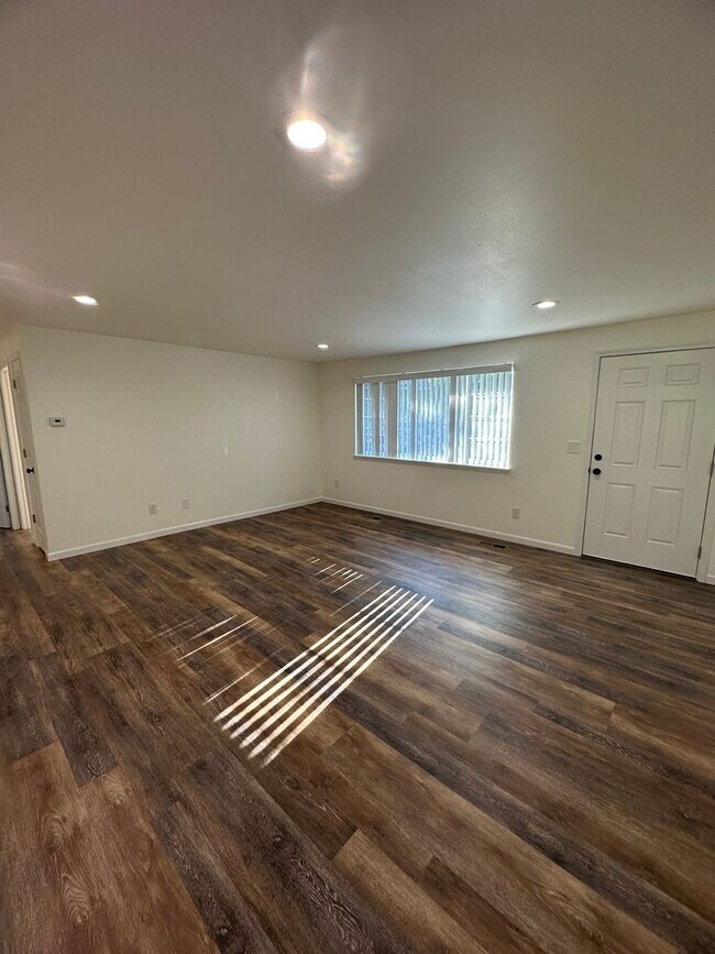 Foto del edificio - 9021 128th St E