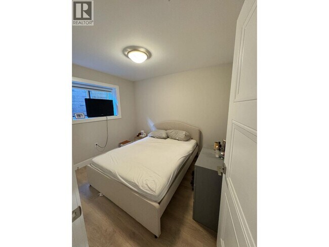Photo du bâtiment - 2240 Brookmount Ave
