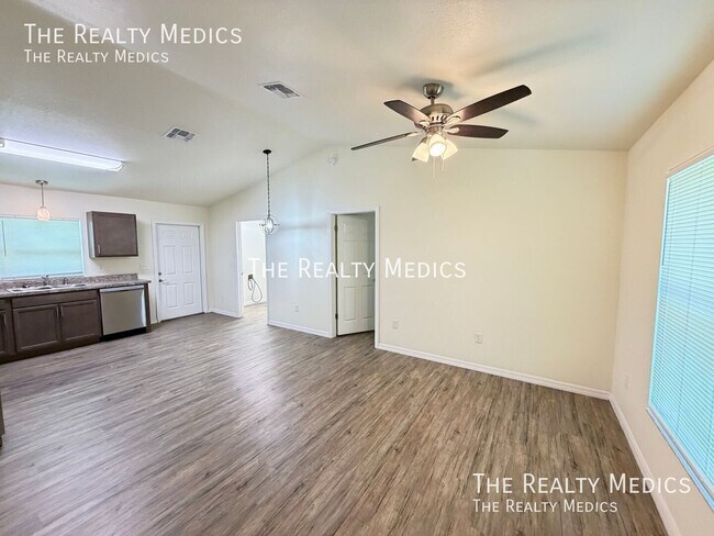 Foto del edificio - 5648 NW 3rd St