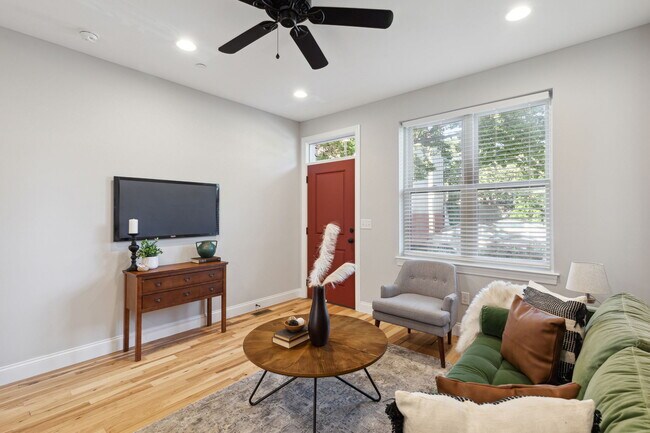 Foto del edificio - 1325 S Dover St