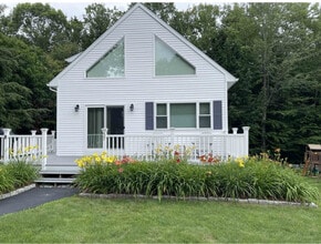 Building Photo - 57 Meetinghouse Rd