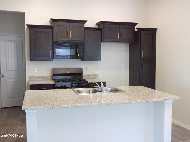 Building Photo - 5013 Vincent James St