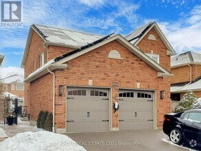 Building Photo - 2974 Pettigrew Crescent