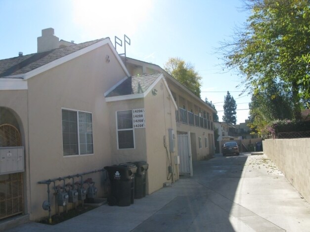 Building Photo - 14206-14208 Gilmore St