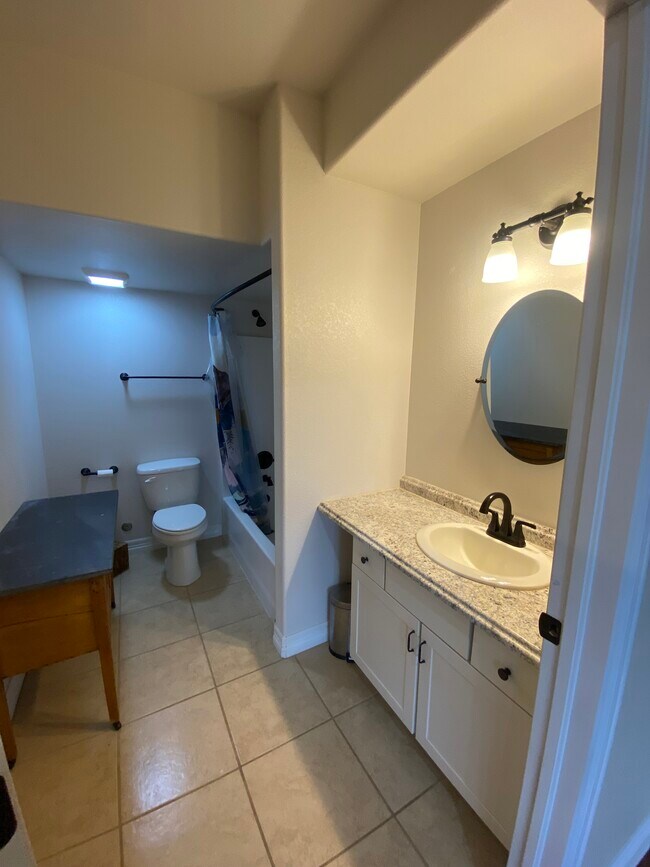 Building Photo - 220 Eagle Pines Dr