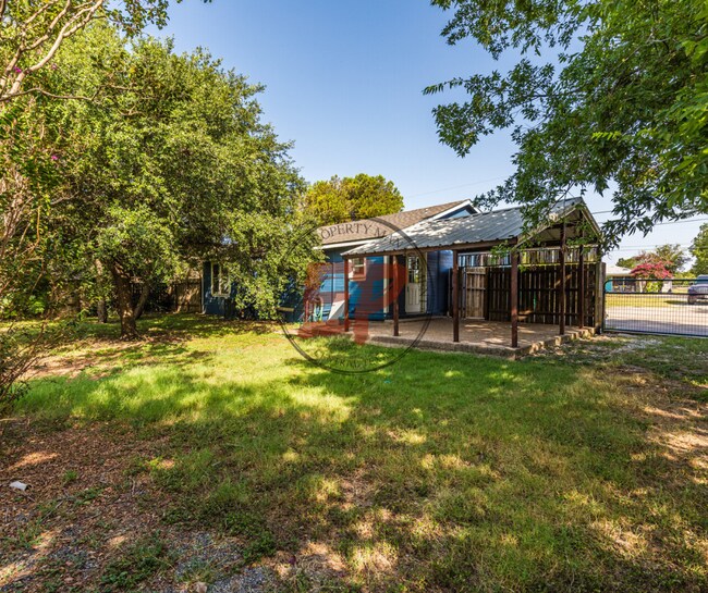 Building Photo - 310 W Moonlight Dr