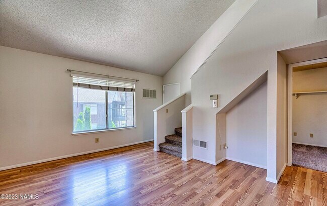 Foto del edificio - 1200 S Riordan Ranch St