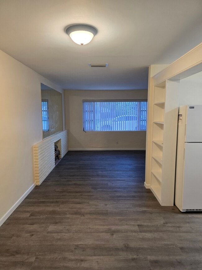 Building Photo - 336 Greenbriar Dr