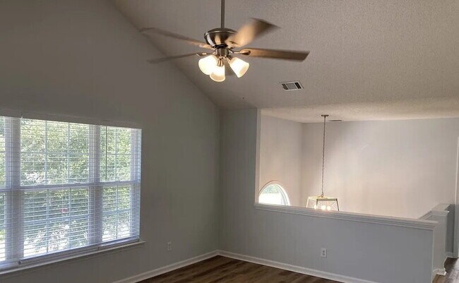 Building Photo - 129 Ridgewood Cir