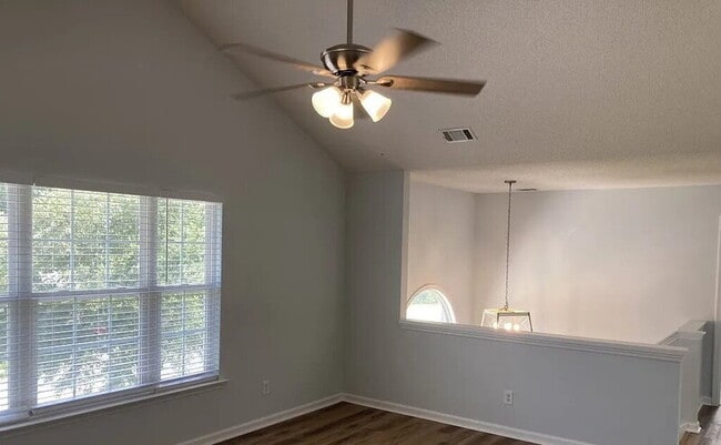 Foto del edificio - 129 Ridgewood Cir