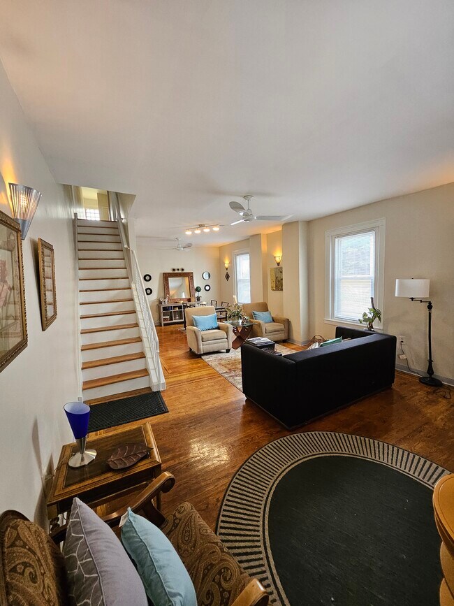 Foto del edificio - 3930 W Girard Ave