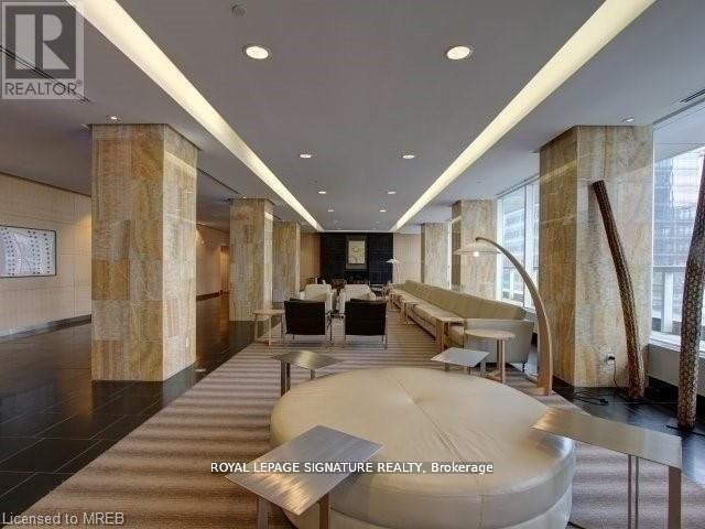 Photo du bâtiment - 65 Bremner Blvd