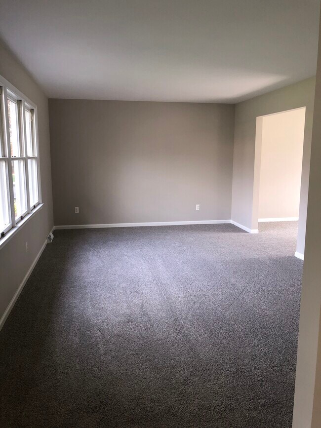 Building Photo - 1048 Independence Way