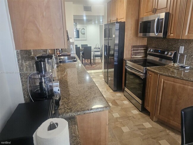 Foto del edificio - 3 br, 2.5 bath House - 18181 NE 31st Ct Ap...