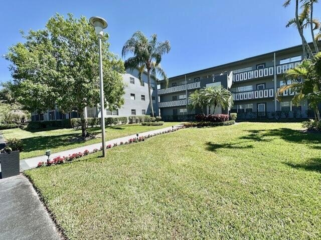 Foto principal - 212 Suffolk F