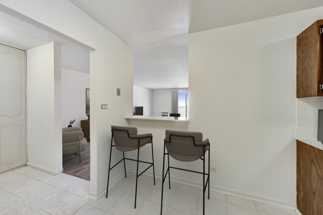 Foto del edificio - BEAUTIFUL NEW REHAB WITH FREE HEAT AND STAINLESS STEEL APPLIANCES.....MUST SEE!!!!