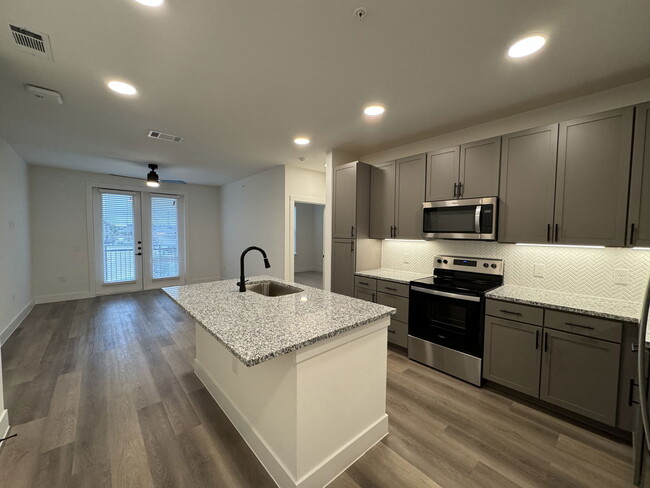 Building Photo - 15649 Vacca Wy