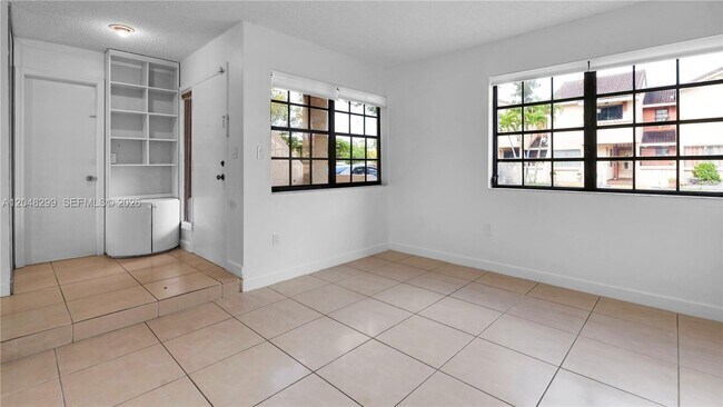 Foto del edificio - 17908 NW 68th Ave