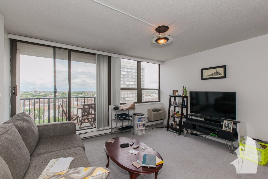 Foto principal - 2740 N Pine Grove Ave