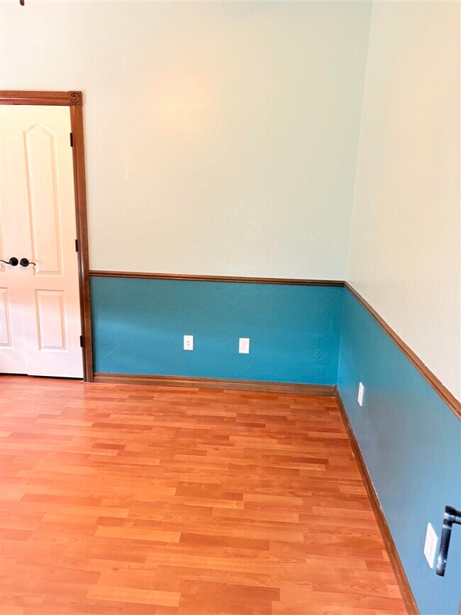 Building Photo - 1209 Alma Dr