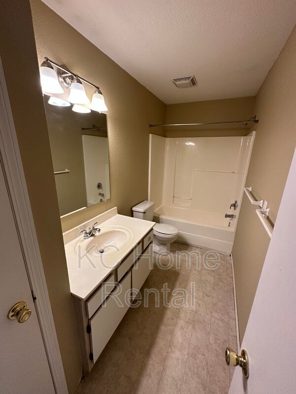 Building Photo - 2126 Highridge Dr