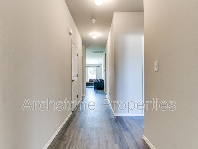 Photo - 1308 Dustin Dr House