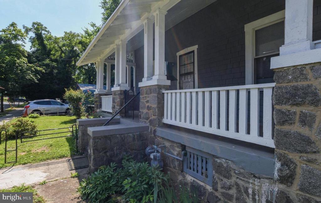 Foto principal - 1011 Douglas St NE