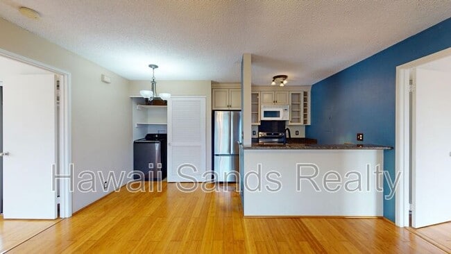 Building Photo - 46-1065-1065 Emepela Wy