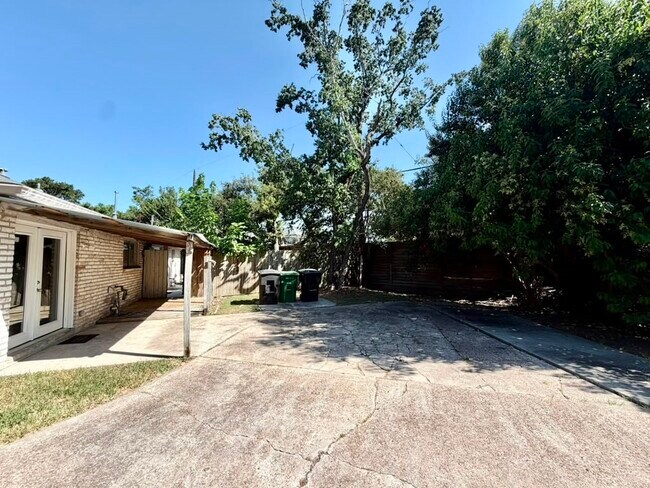 Building Photo - 7315 Housman