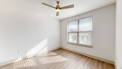 Interior Photo - The Canal