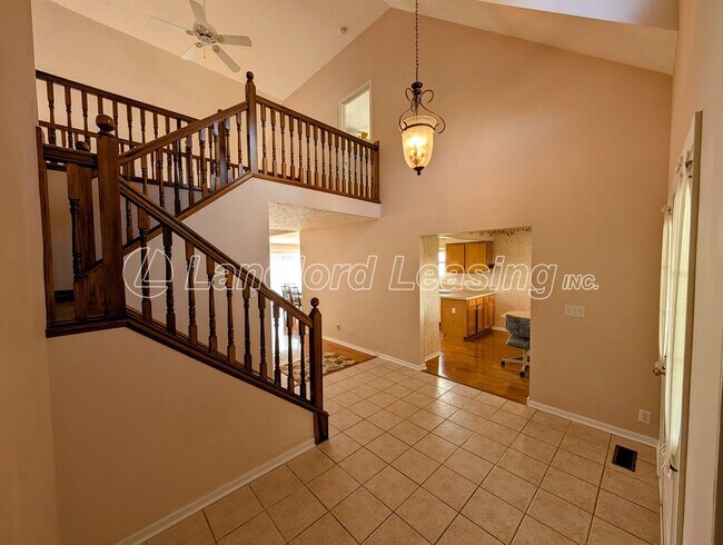 Foto del edificio - Avon Home with Vaulted Ceilings, Gas Firep...