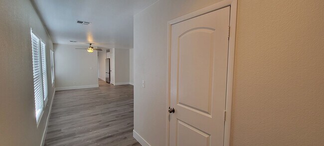 Building Photo - Executive 3 bedroom  Home. Single Story