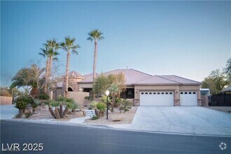 Building Photo - 5527 Breecher Ave