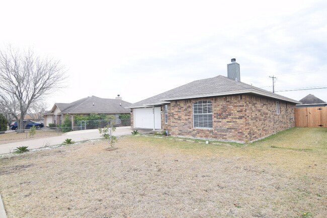 Building Photo - 1806 Clairidge Ave