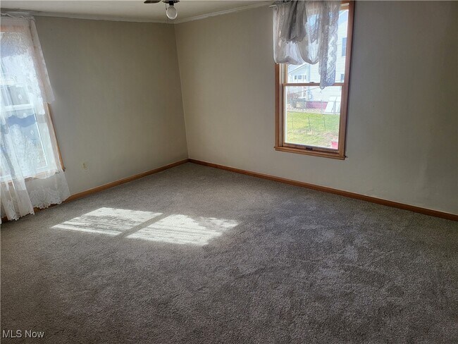 Foto del edificio - 55178 Maple Ave